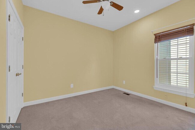 Building Photo - 46855 Willowood Pl