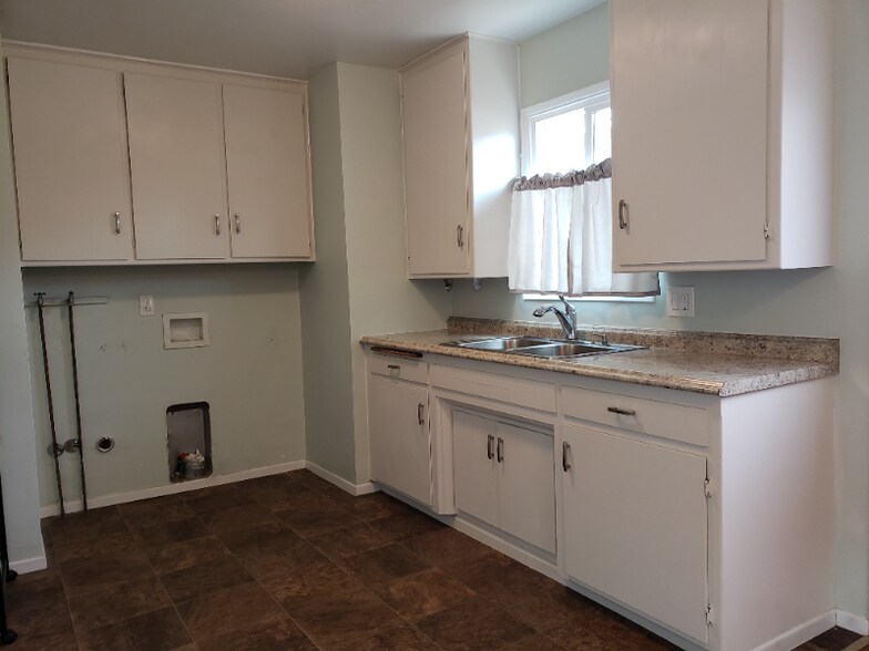 Building Photo - 16516 Firmona Ave