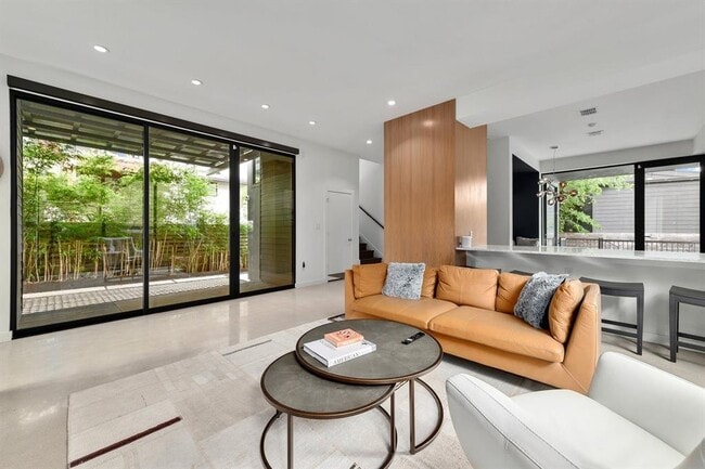 Building Photo - 1208 Hillside Ave