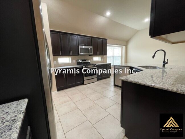 Building Photo - 15231 Stagehand Dr