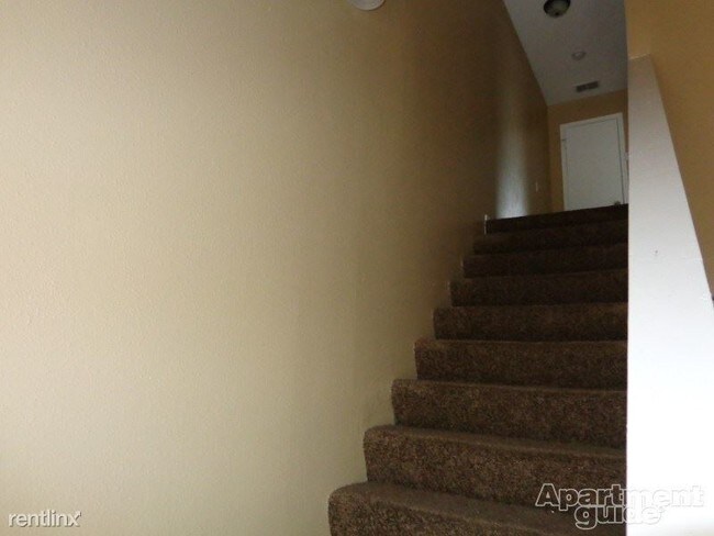 Building Photo - 2 br, 2 bath Townhome - Parkside Townhomes...