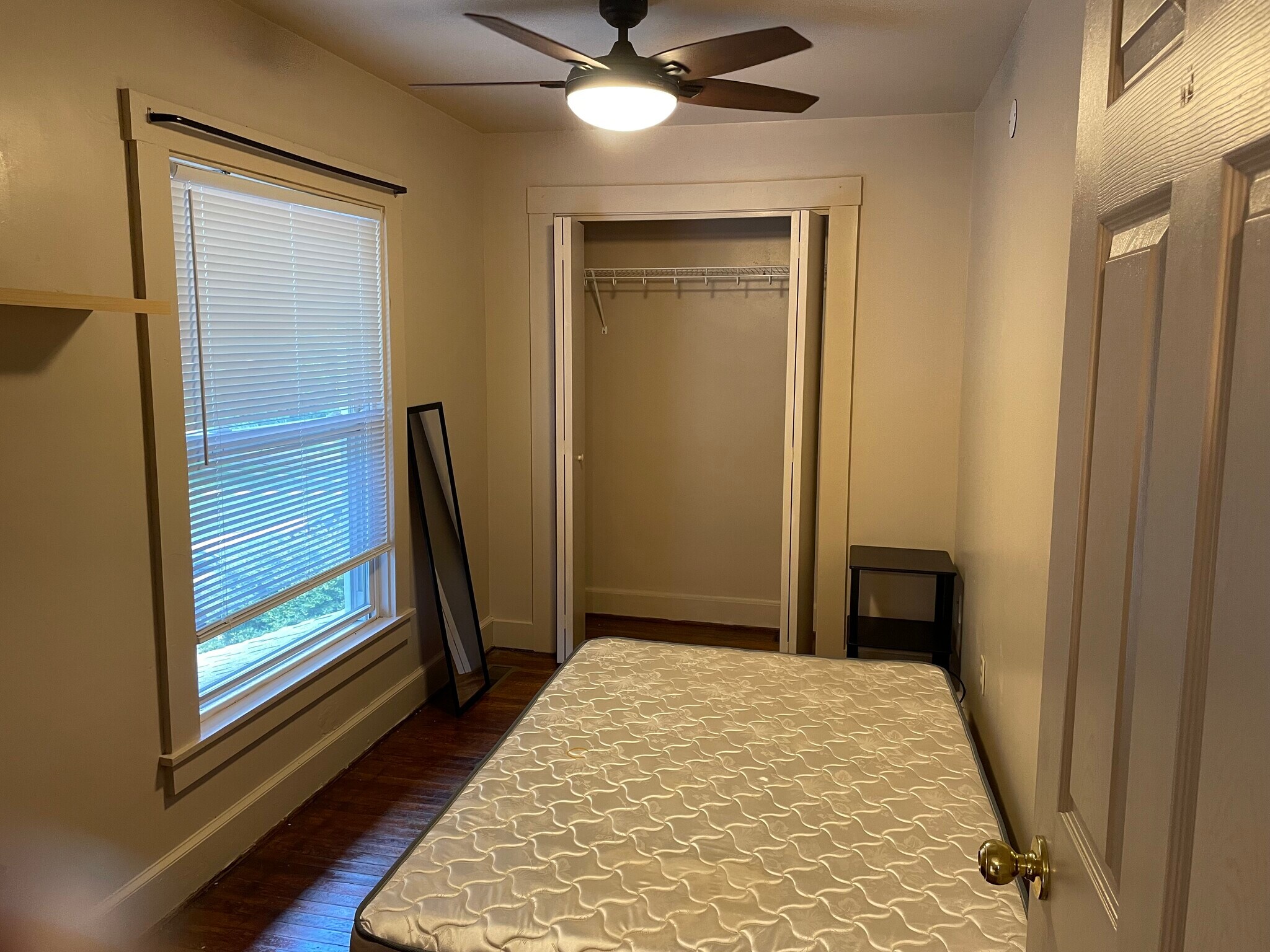 Bedroom 1 - 8 Park Pl