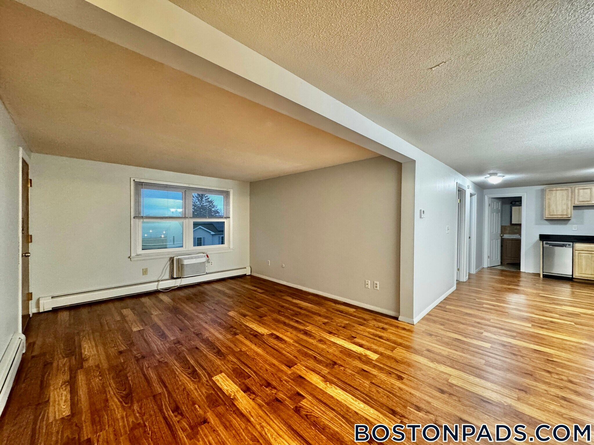 Building Photo - 695 N Main St