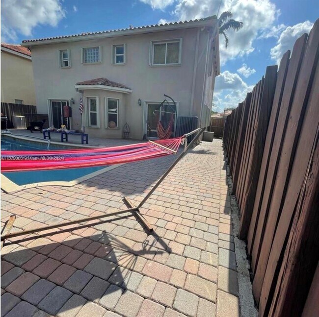 Building Photo - 1975 NE 36th Ave