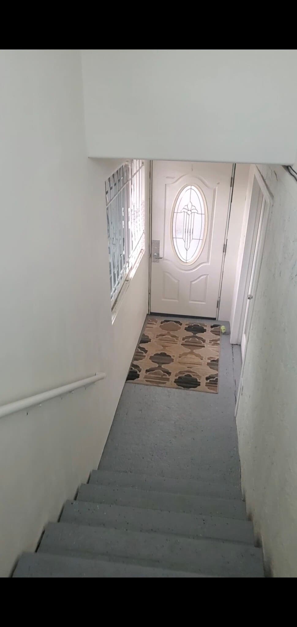 Looking down the hallway to entrance door - 45-217 Lilipuna Rd