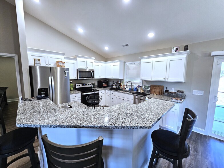 Building Photo - 4193 Valley Forge Rd