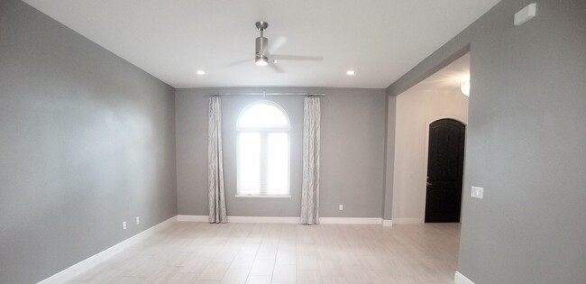 Building Photo - For Rent Stunning Luxury  4/3.5 Townhome i...