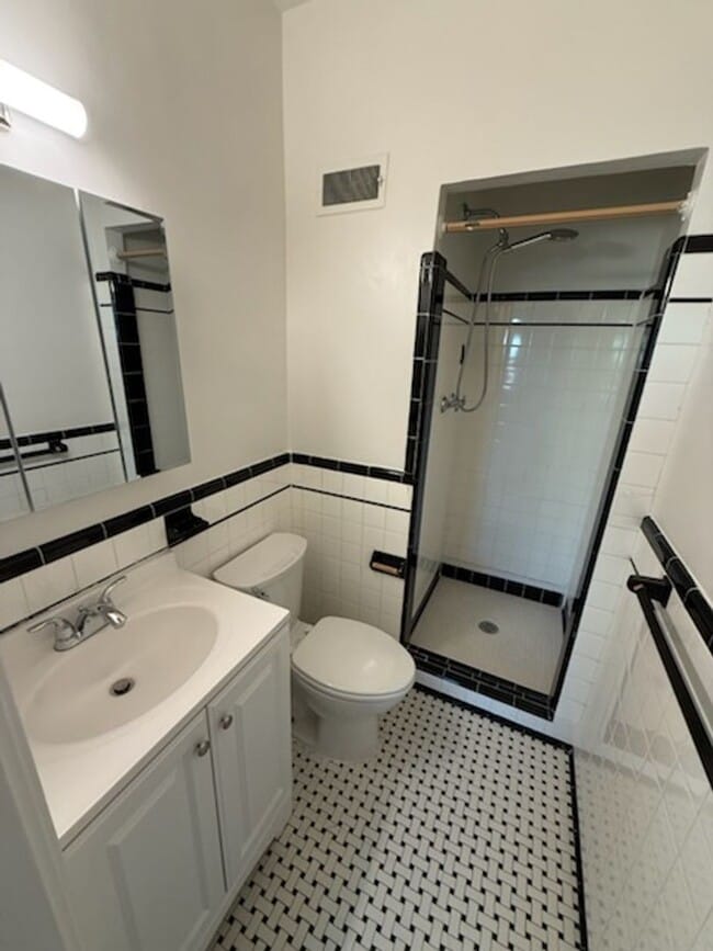 Building Photo - UPDATED 4/BR in Glover Park!