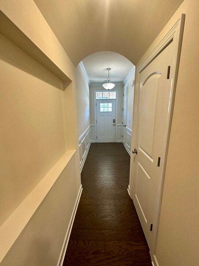 Building Photo - Spacious 3BR Townhouse in Berewick
