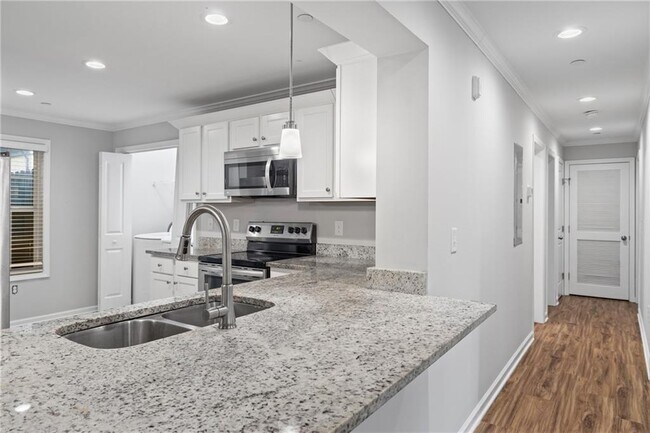 Building Photo - 305 Winding River Dr
