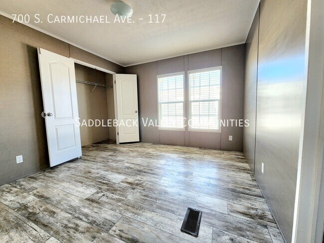 Building Photo - 700 S Carmichael Ave