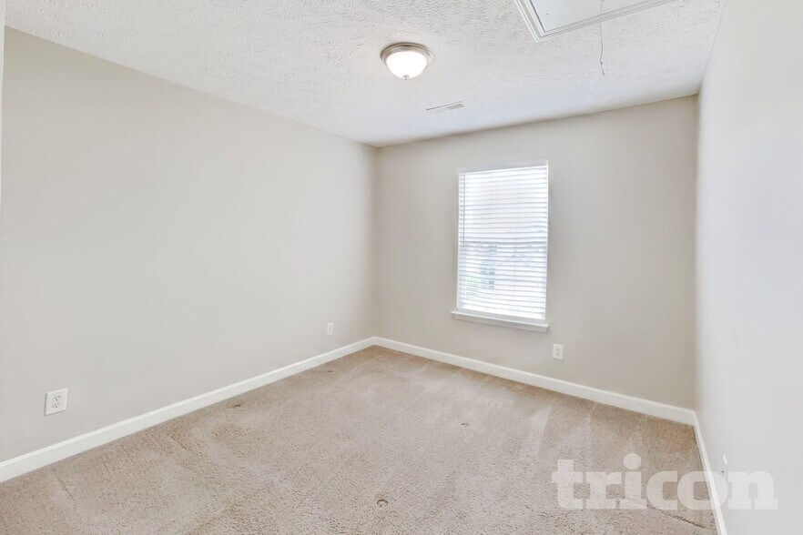 Building Photo - 649 Belgium Dr