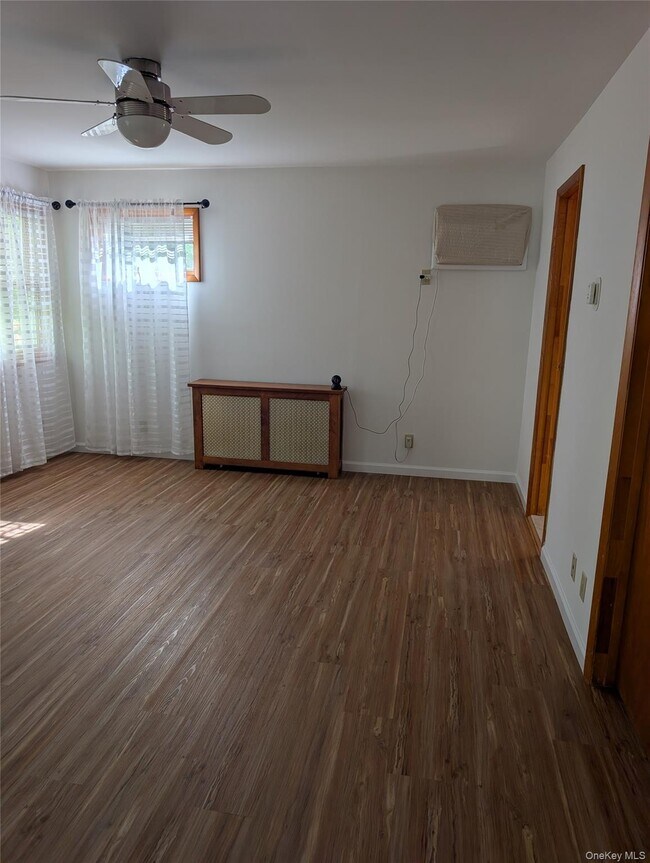 Building Photo - 45 Sunken Meadow Rd