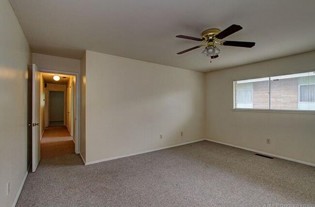 Building Photo - 48th Pl Duplex