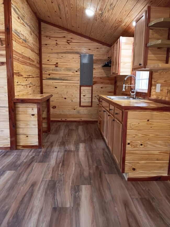 Building Photo - 10827 MS-15