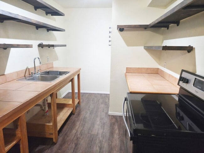 Building Photo - Great Condo in Golden