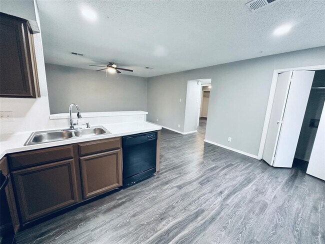 Building Photo - 5507 Rose Hill Cir