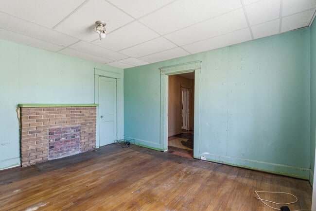 Building Photo - 3332 Walnut Ave SW