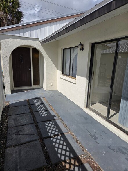 Building Photo - 1214 SE 8th St