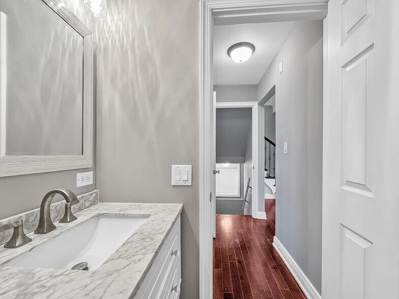 Powder Room - 2106 Saint Johns Ave