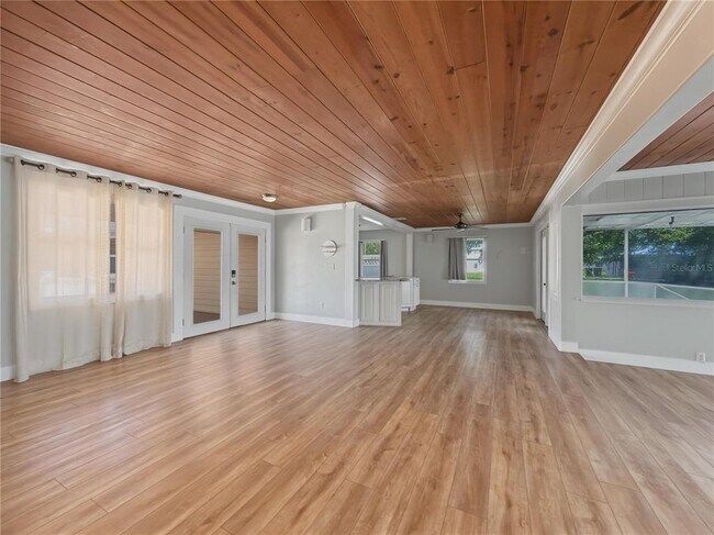 Building Photo - 125 Lake Roy Dr