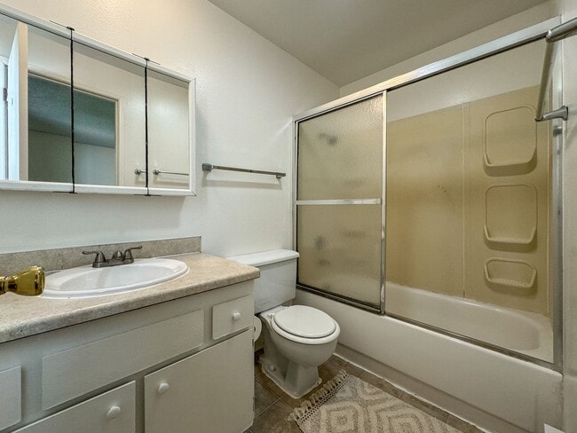 Building Photo - ANNETTE372-374