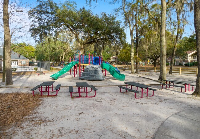 Building Photo - 777 King George Blvd