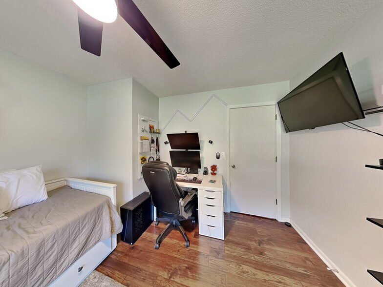 Building Photo - 456 Mark Ave