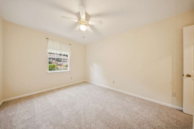 Building Photo - 1402 Sturbridge Pl