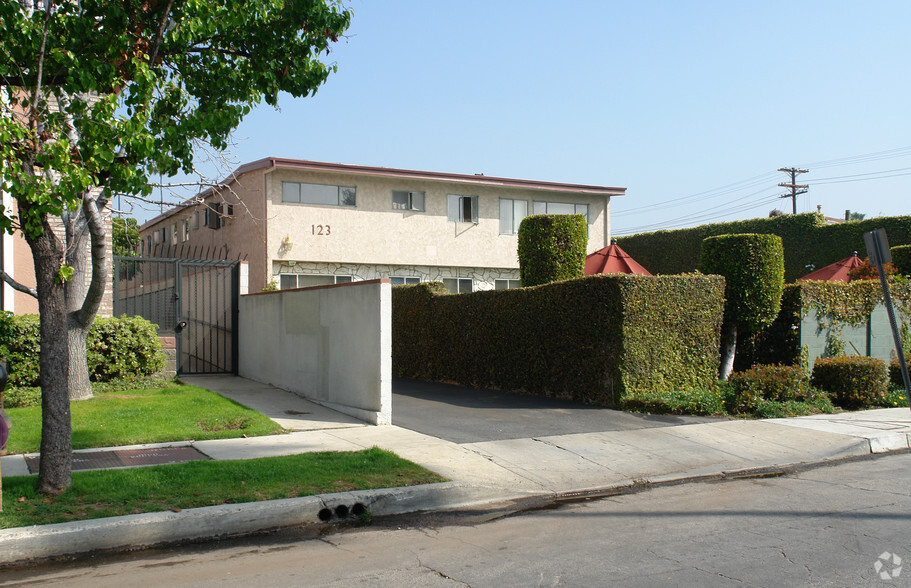 Building Photo - Acacia Courtyard