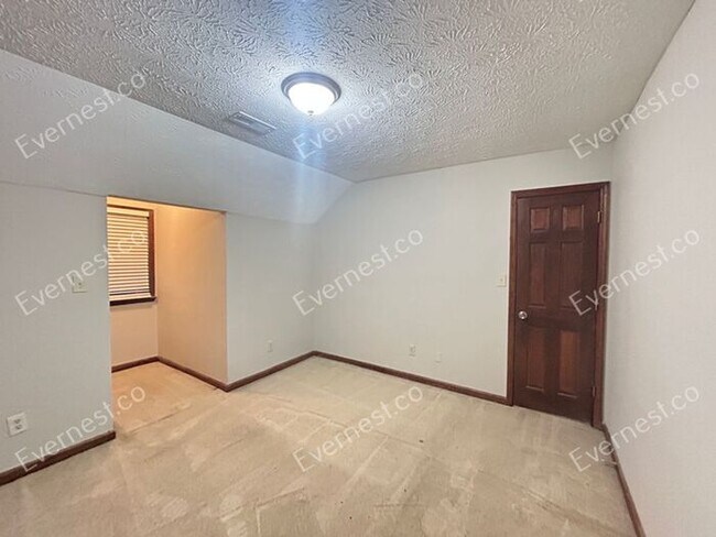 Building Photo - 170 Olde Oak Dr