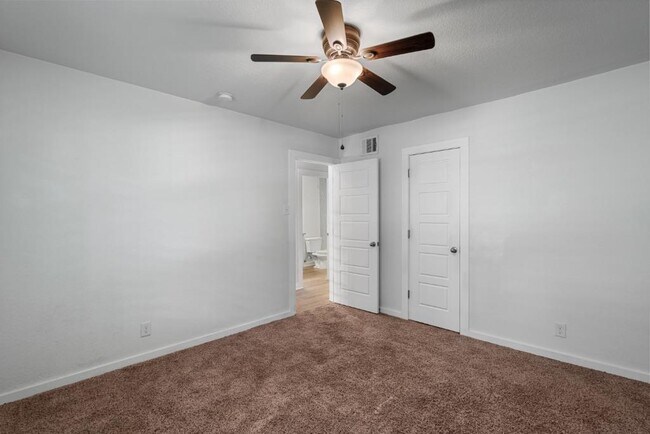 Building Photo - 6211 Manor Rd