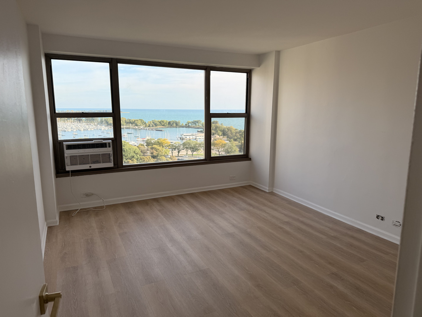 Building Photo - 2970 N Lake Shore Dr