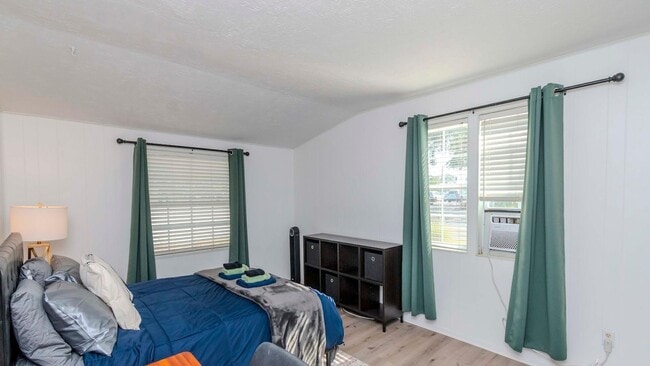 Building Photo - CLEAR675