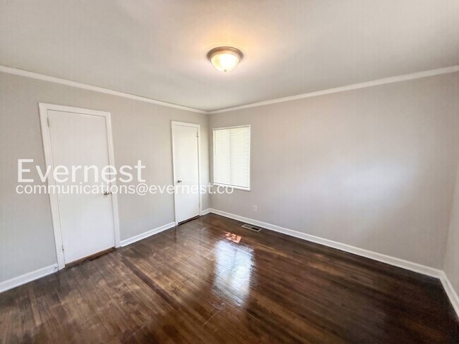 Building Photo - 1232 Oakwood St