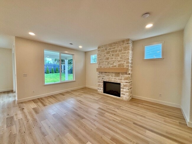 Building Photo - Gorgeous Ridgefield Home