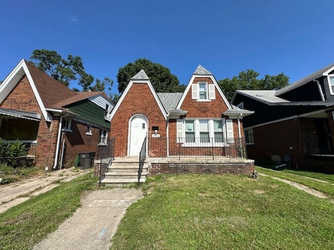 Primary Photo - 4 Bedroom 2 Bath Brick Tudor For Lease Wel...