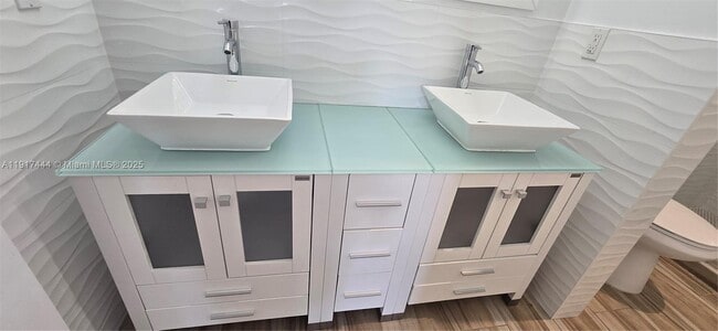 Building Photo - 3620 Thomas Ave