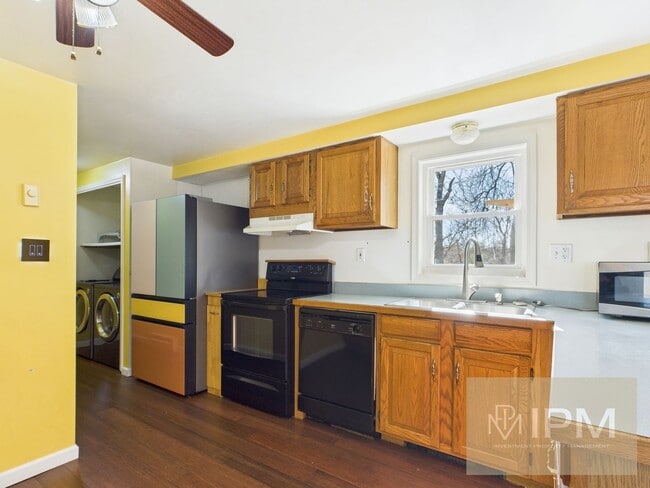Building Photo - Bright Modern 3 Bedroom, 2 Bath Home in Eastern York Schools!