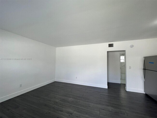 Building Photo - 2150 NW 24th St