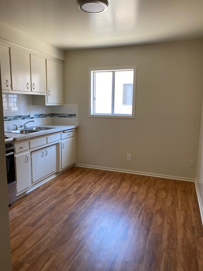 Kitchen - 17030 Yukon Ave
