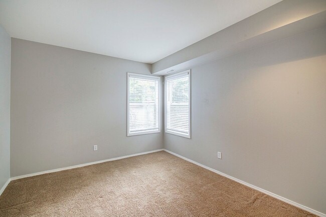 Building Photo - 5Bd/3.5Ba Newcastle House