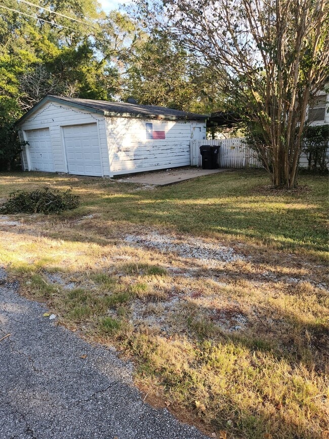 Building Photo - 1400 Dyer Ave