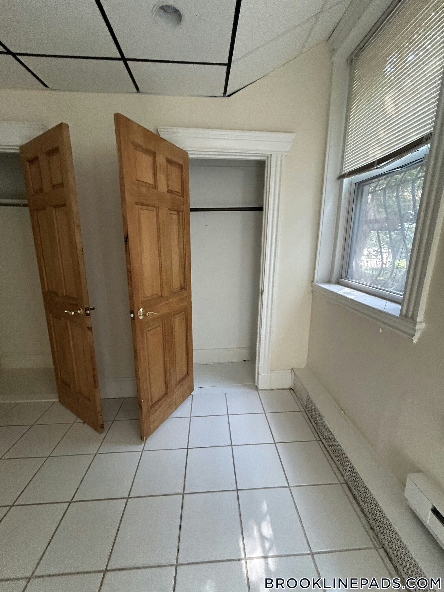 Building Photo - 352 Riverway