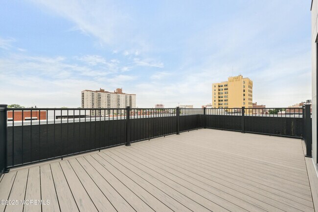Building Photo - 700 Bangs Ave