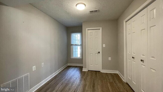 Building Photo - 11154 Summers Cove