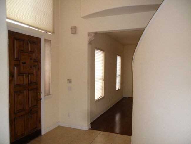 Building Photo - Classic Brookhaven Square Home - Quality T...