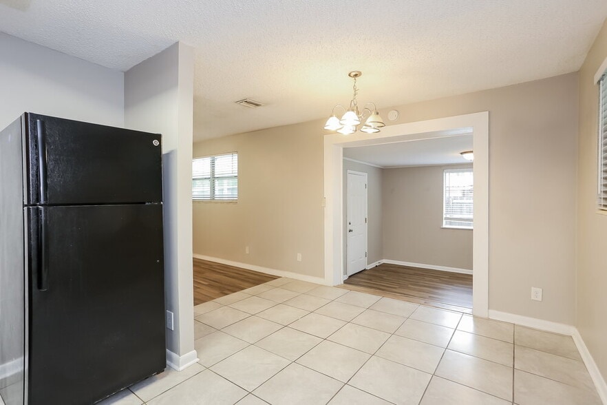 Building Photo - 4733 Samba Dr