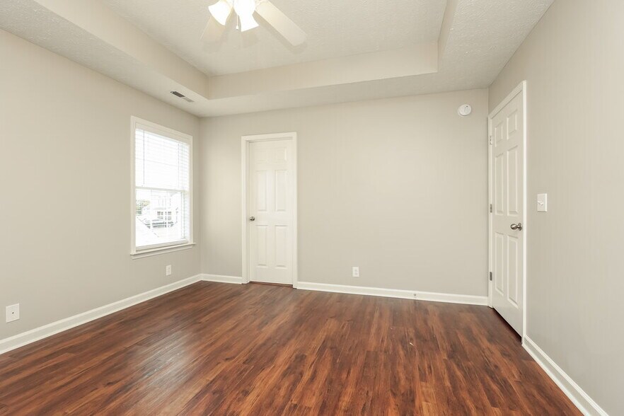 Building Photo - 1260 Lasalle Dr