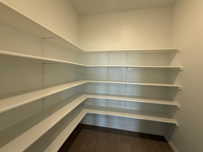 Building Photo - 519 Vantage Dr